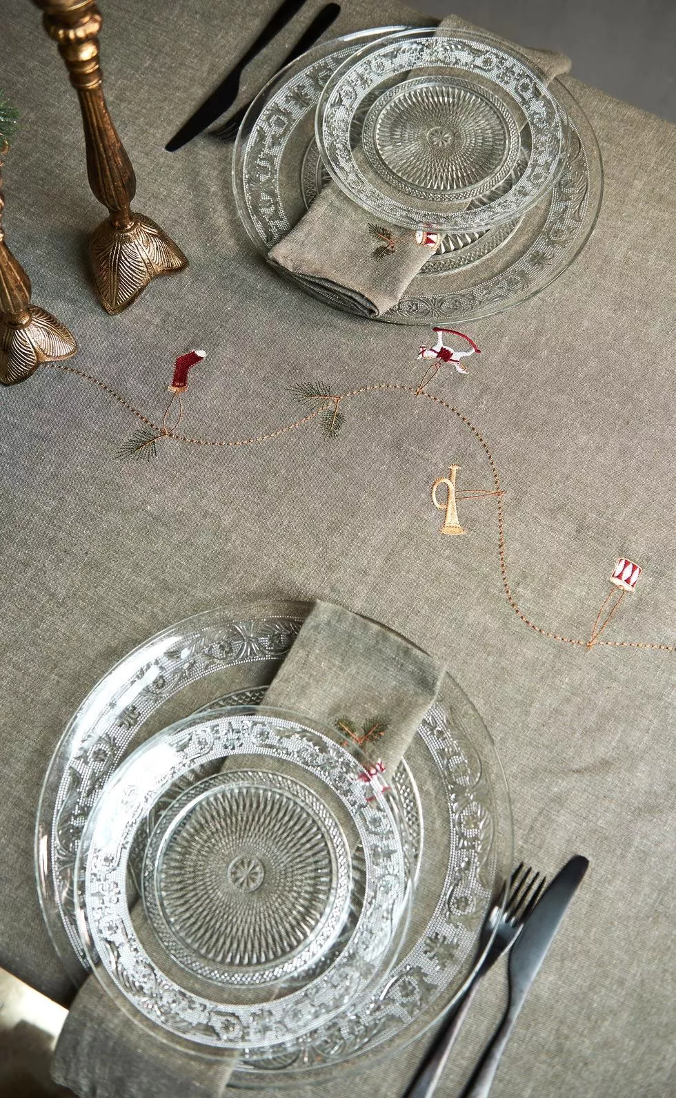 Dug med broderi green melange